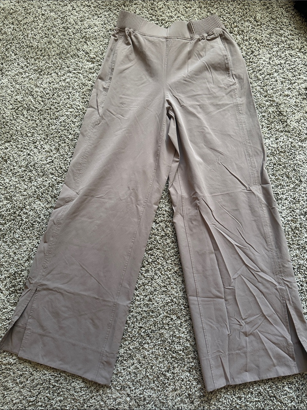 Lululemon Wide-Leg Comfort Pants in Taupe sz medium